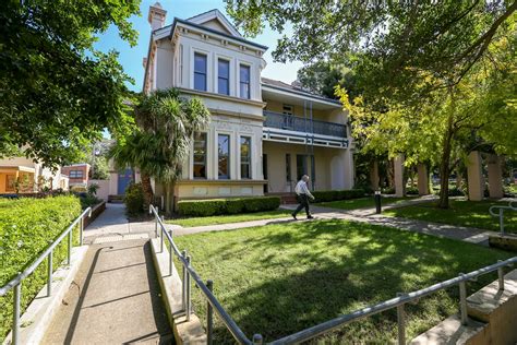 glebe library hours.